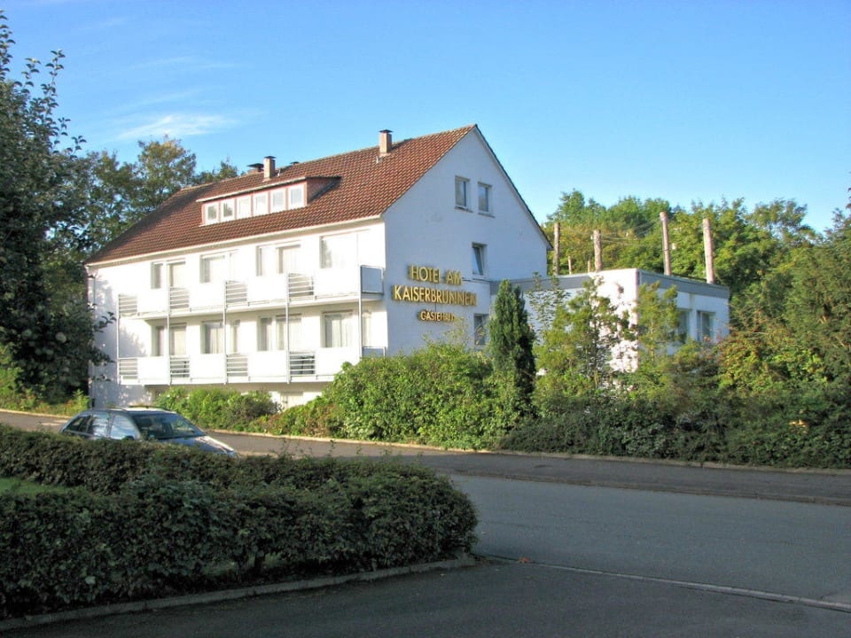Das Hotel-Haupthaus von Aussen Hotel am Kaiserbrunnen
