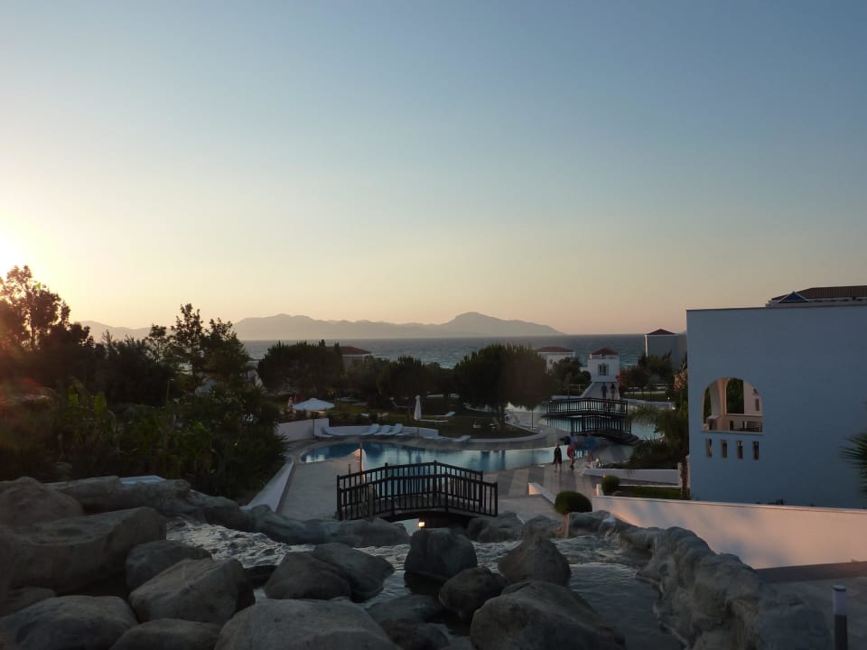Teil der Gartenanlage mit Pools Atlantica Marmari Palace
