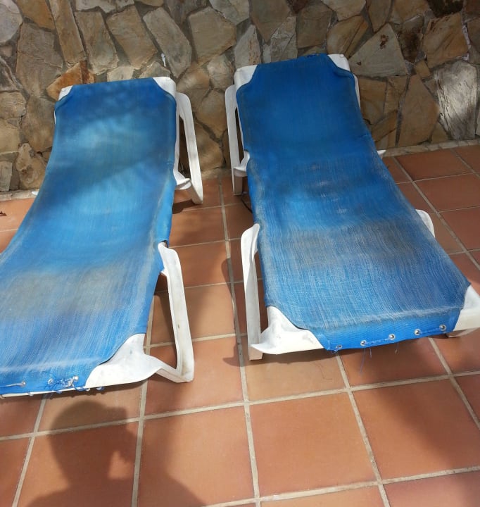 Liegen am Pool SBH Monica Beach Resort