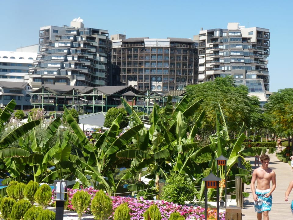 Hotel vom Strand aus gesehen Limak Lara Deluxe Hotel & Resort