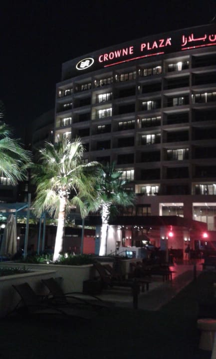 Ansicht bei Nacht Crowne Plaza Hotel Yas Island