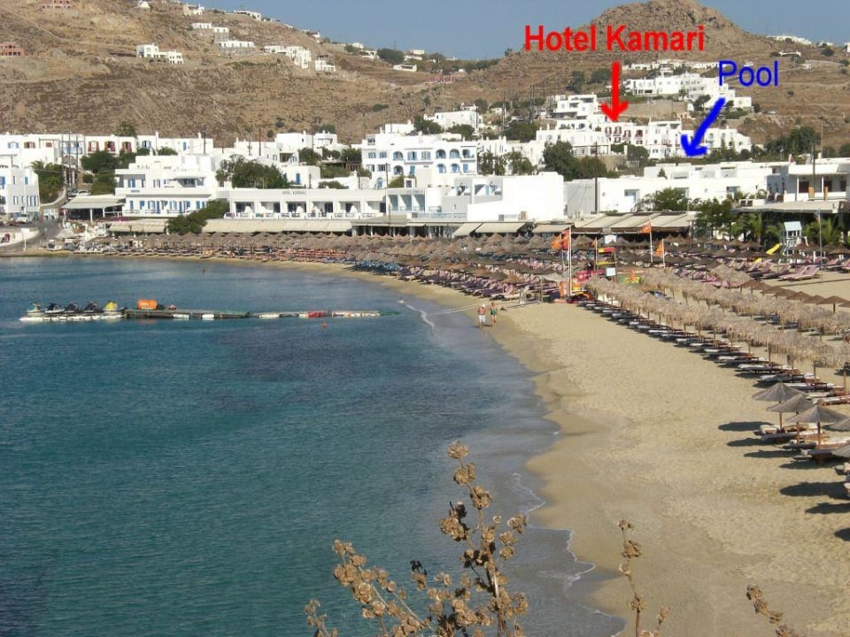 Hotel Kamari vom Strand aus gesehen Kamari Hotel