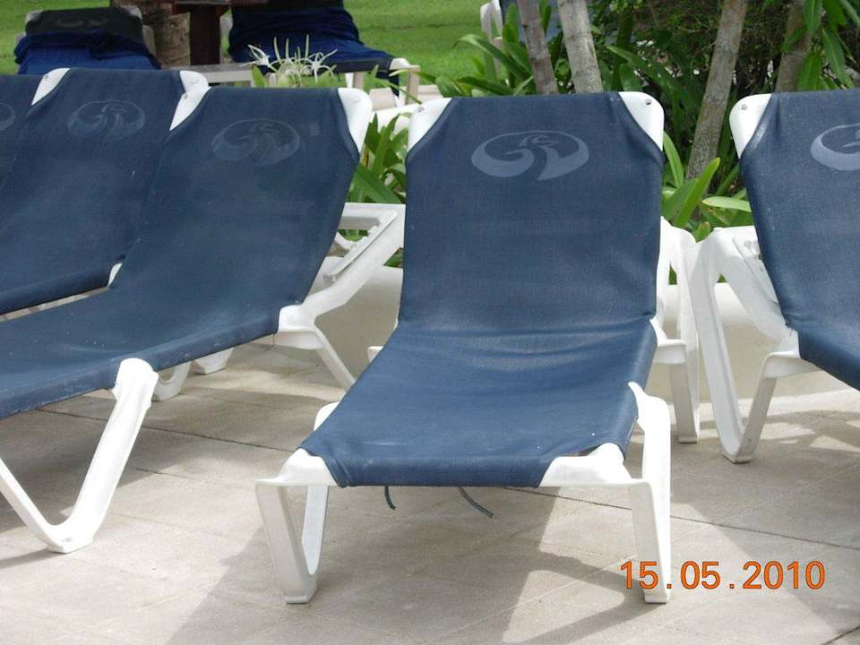 Kaputte Liegen am Pool Grand Palladium Select Bávaro Resort & Spa