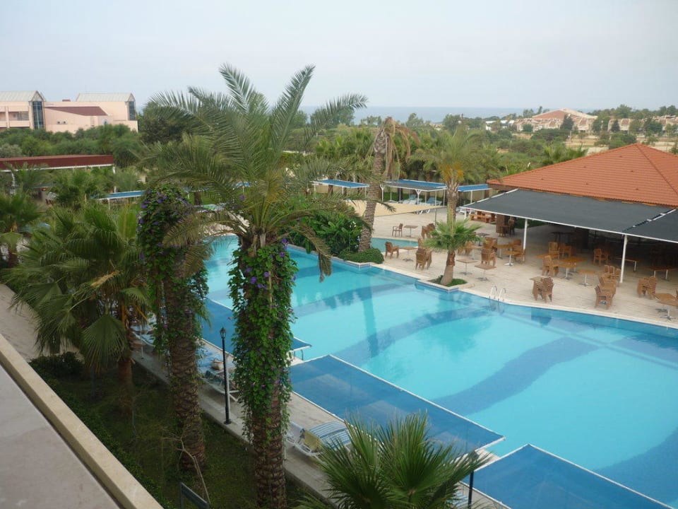 Pool vom Balkon aus Hotel Süral Resort
