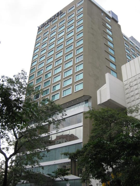 Blick von der Silom Road Hilton Garden Inn Bangkok Silom