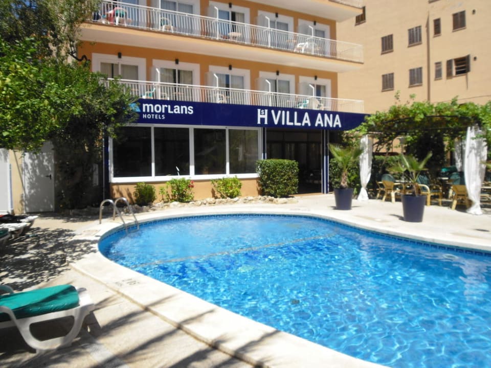 Front Villa Ana