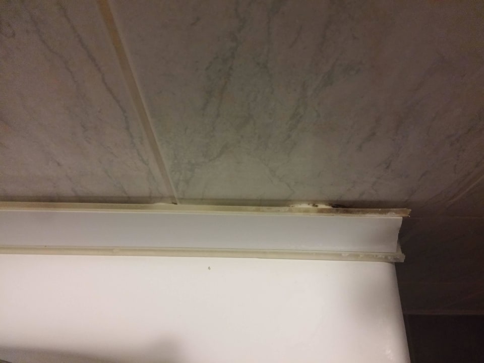 Dusche/ Wanne mit Schimmel Mira Meridia Beach Hotel