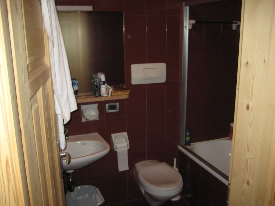 Eines der beiden Badezimmer Residence Chalet Mugun