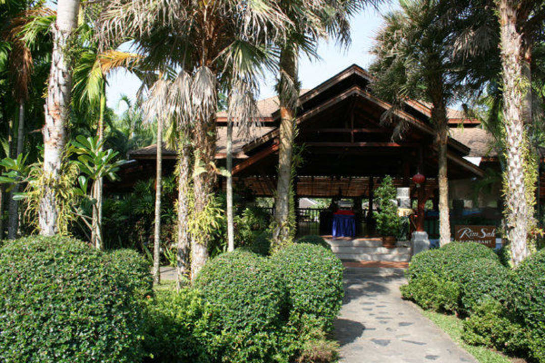 Restaurant The Leaf on The Sands by Katathani