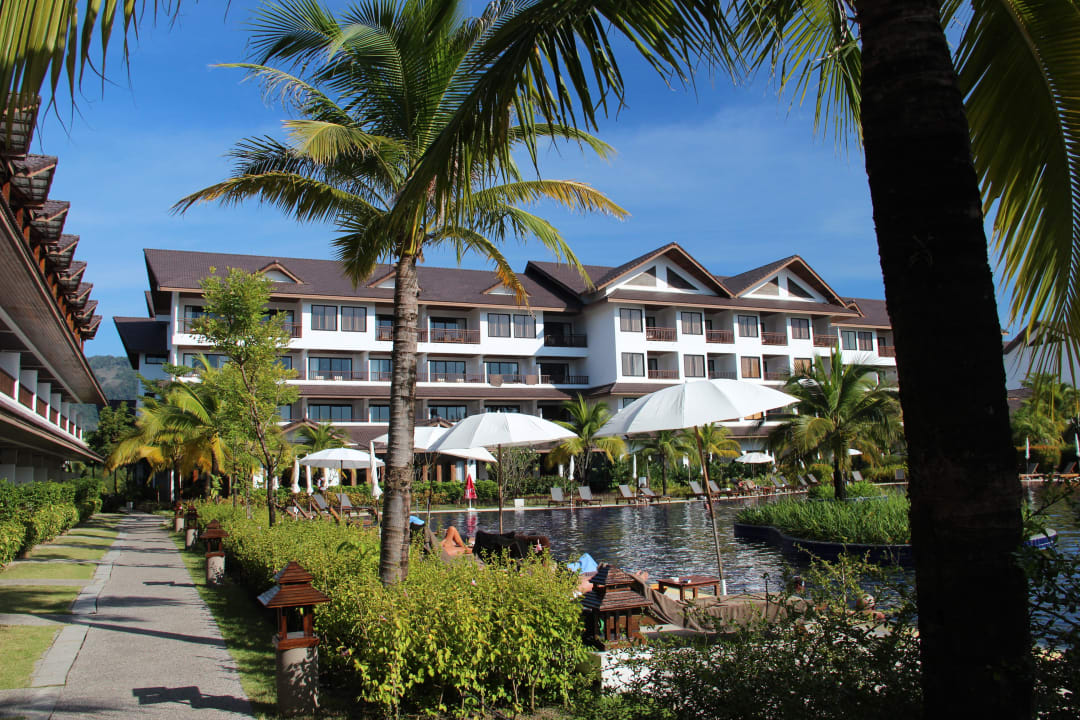 Pool und Haupthaus Sunprime Kamala Beach