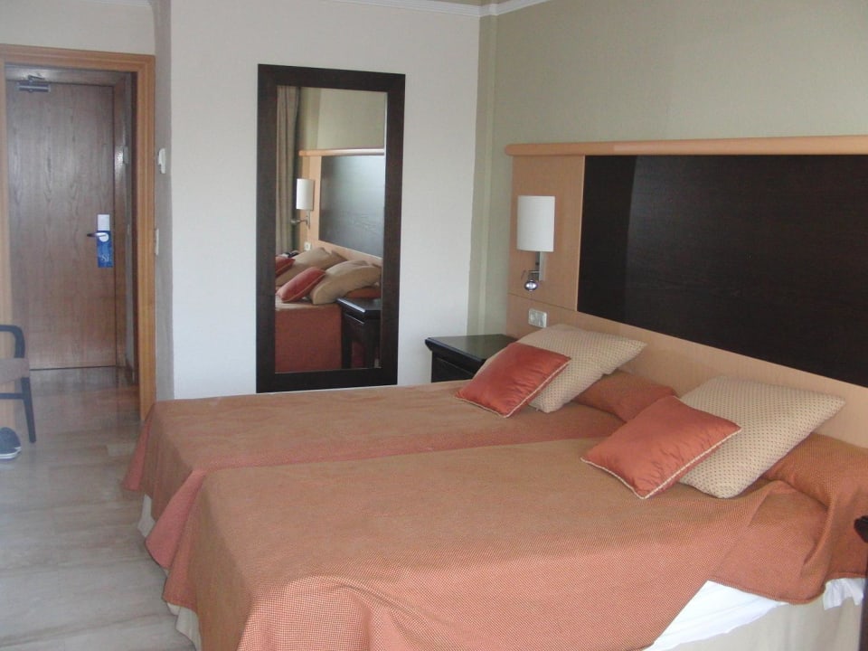 Blick ins Zimmer Grupotel Los Principes & Spa