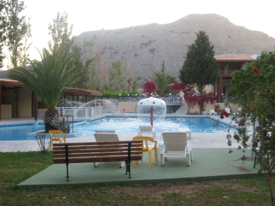 Blick über den Pool Hotel Golden Odyssey