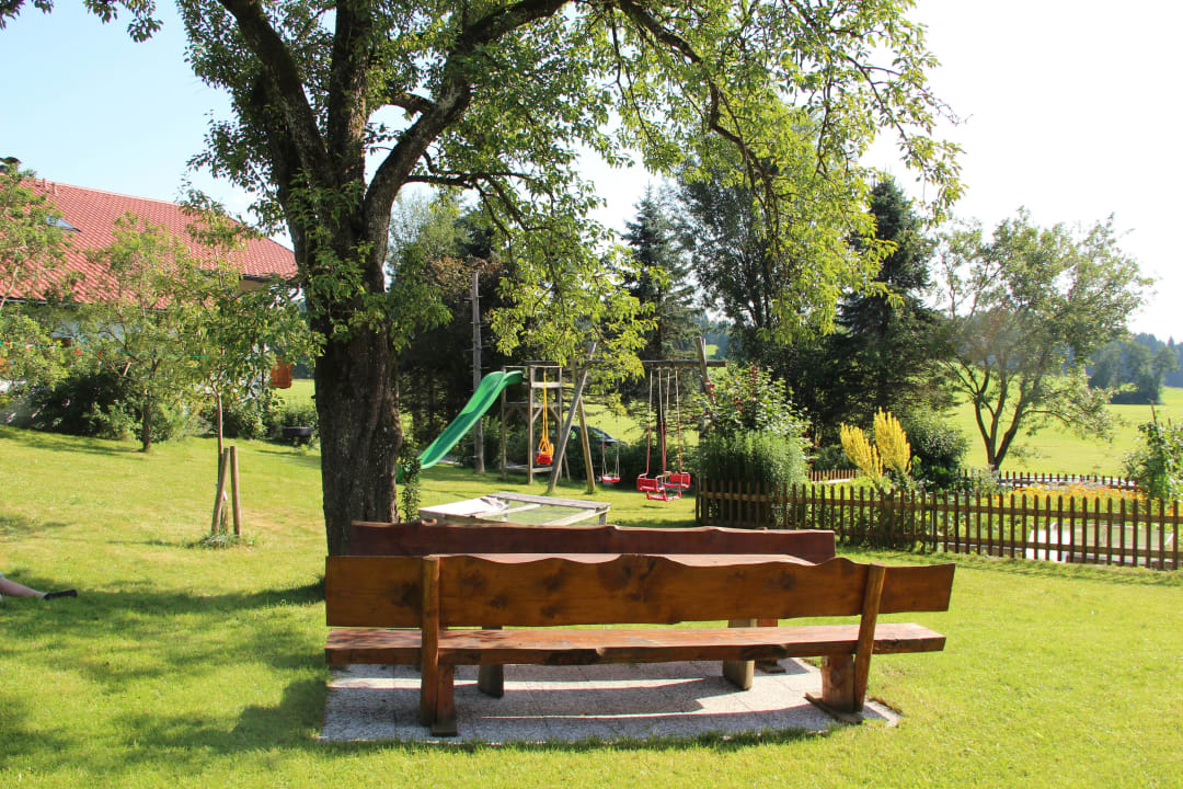 Gemütliche Gartenbestuhlung zum Verweilen Kittelhof