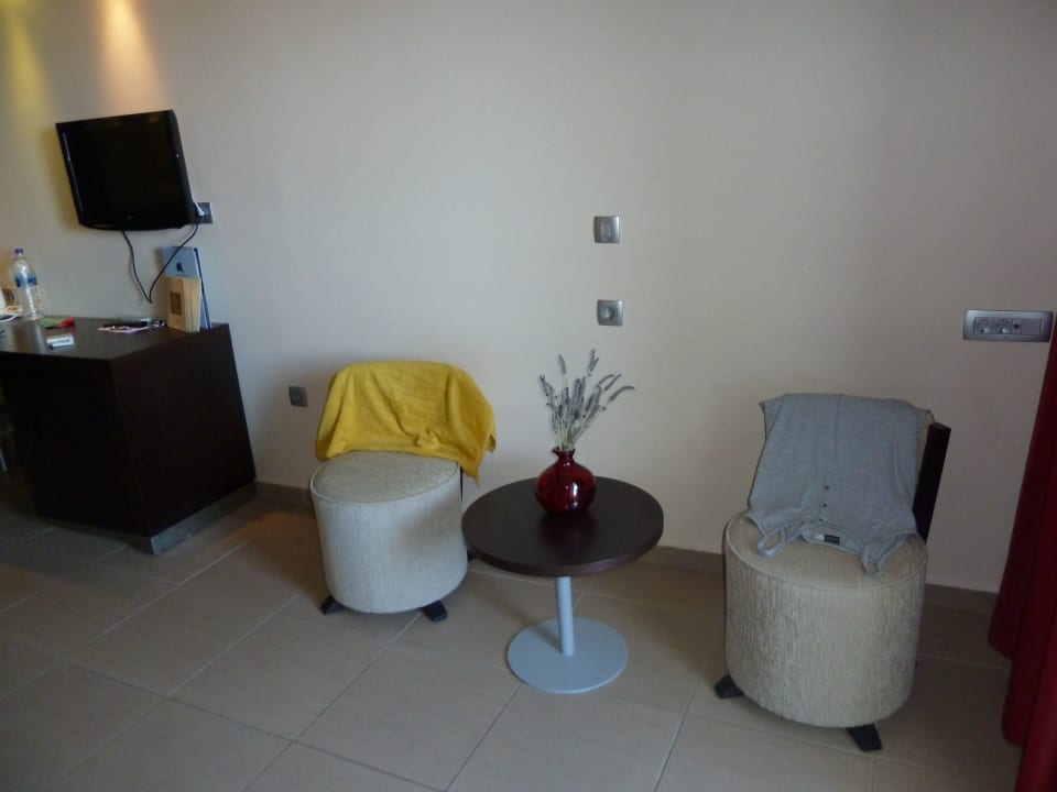 Sitzecke in Zimmer 2393 TUI BLUE Oceanis Beach and Spa Resort