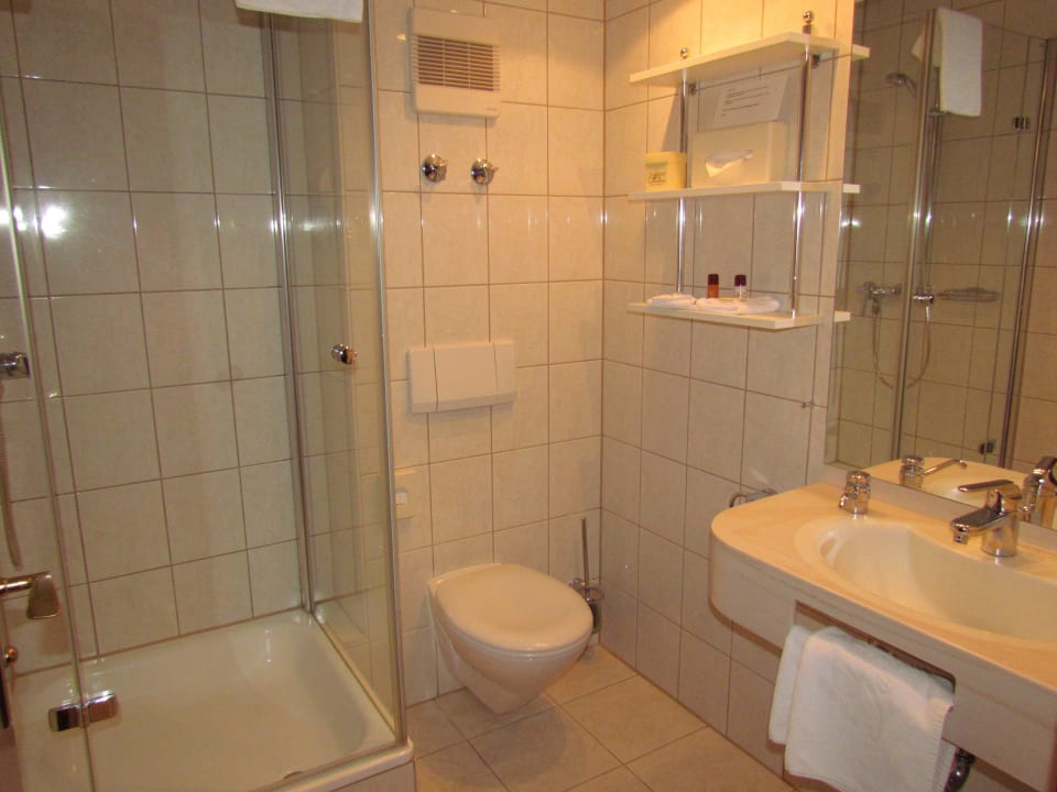 Ausreichendes Badezimmer Hotel am Schlossberg