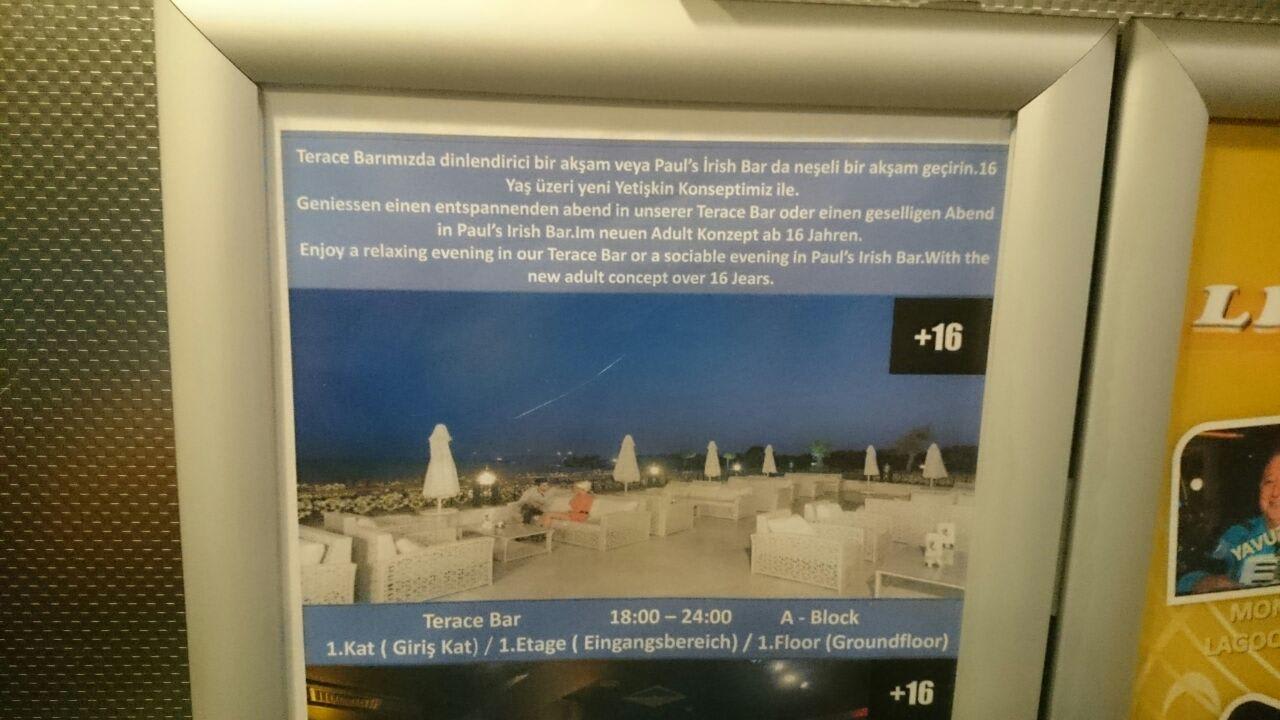 So sieht die Terace Bar angeblich aus Diamond Excellence Resort & Spa