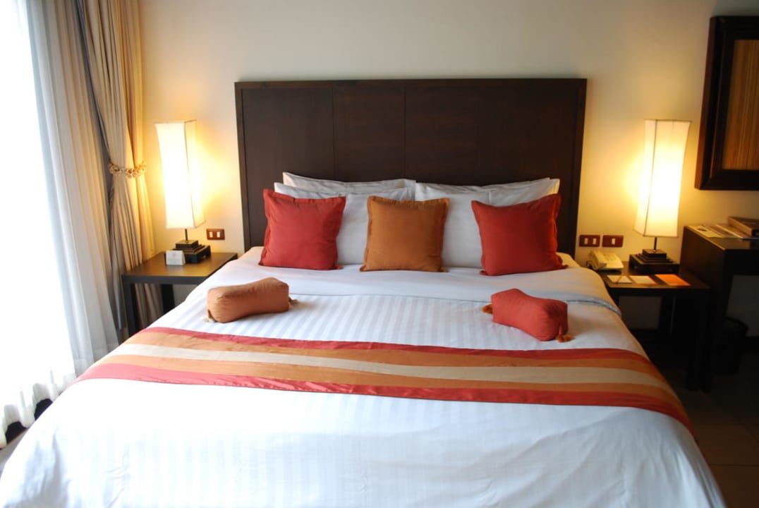 Bett in der Poolvilla Bandara Resort & Spa Samui