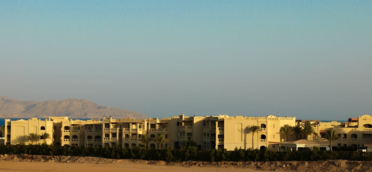 Pohled z vedlejšího hotelu Club Magic Life Rixos Sharm El Sheikh Adults Only 18 +
