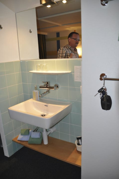 Lavabo im Zimmer Hotel Lauberhorn
