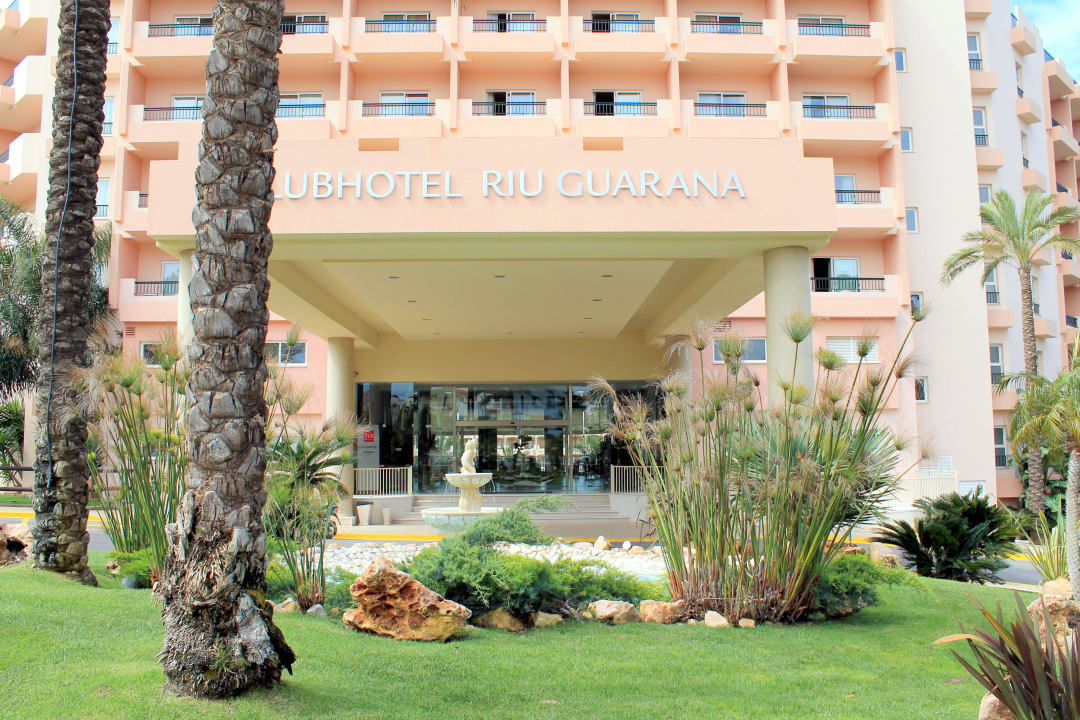 Hoteleingang 3HB Guaraná - All Inclusive