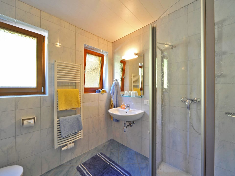 Bad im Doppelzimmer "Alpenrose" Pension Götzfried-Hof