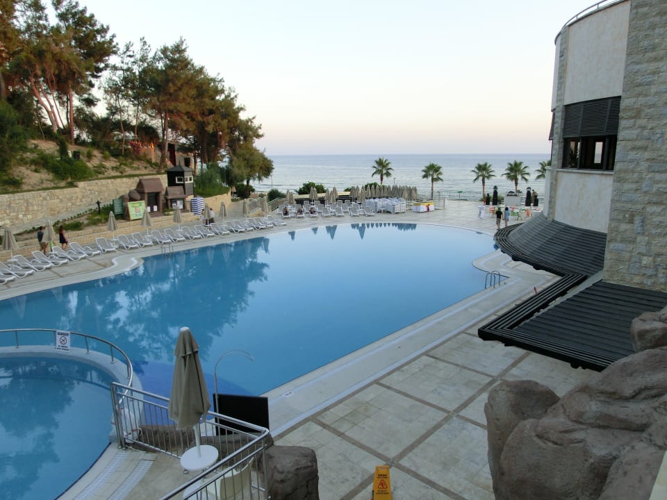Am Abend ganz ruhig Melas Holiday Village