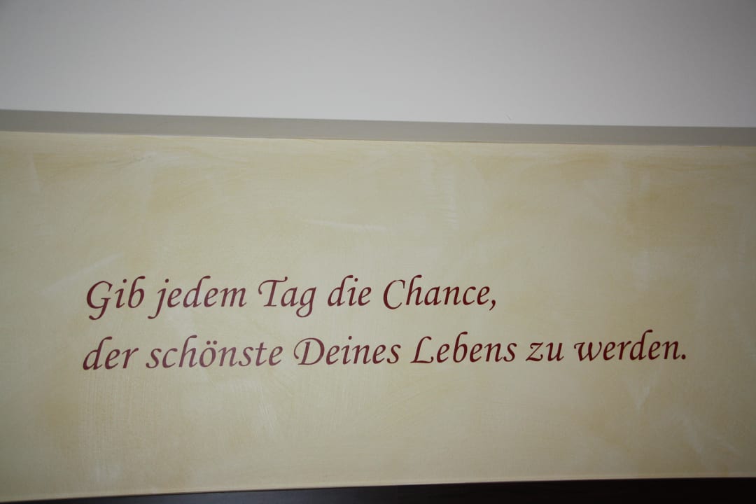 "Spruch über dem Bett" Hotel Waldachtal (Waldachtal) • HolidayCheck