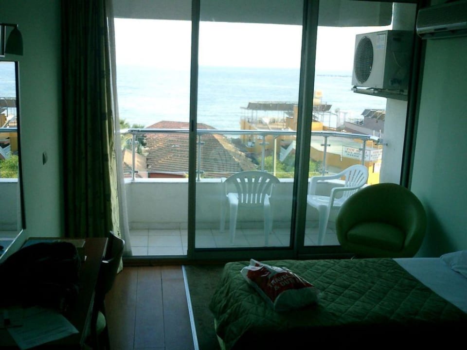 Zimmer 4. Etage Büyük Hotel