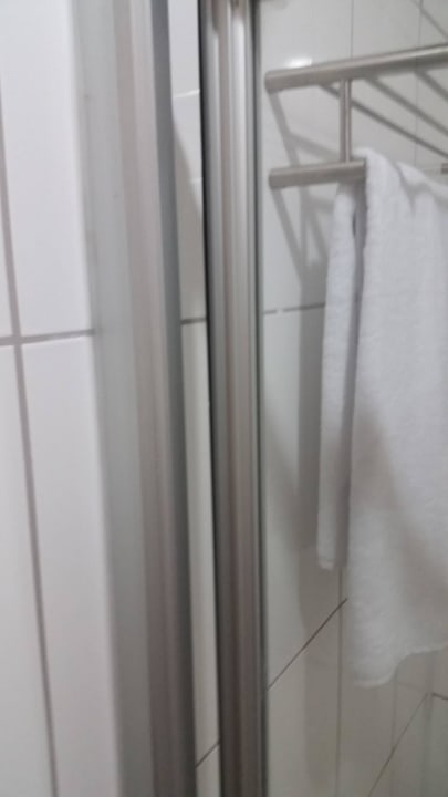 Duschkabinentür lies sich nicht weiter schliessen Hotel Serra Park