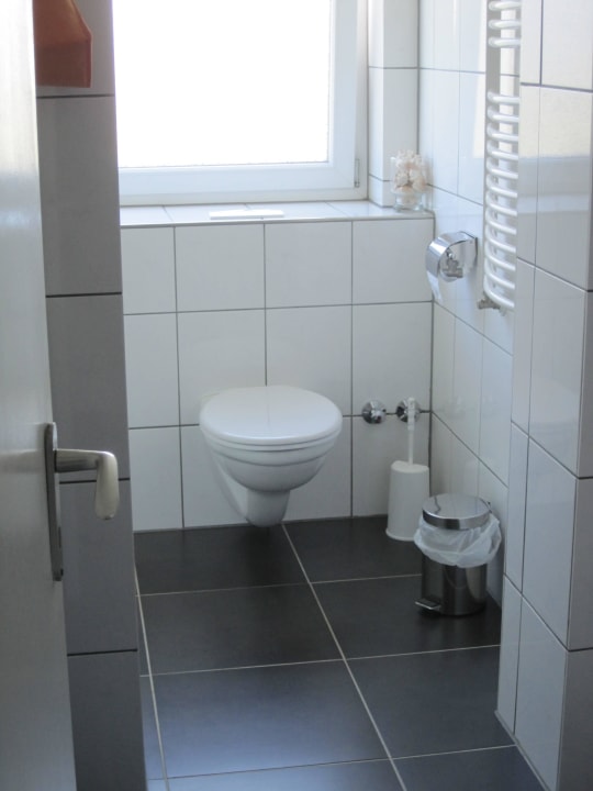 Badezimmer, links die Dusche (nicht zu sehen) Apartments Haus Neptun