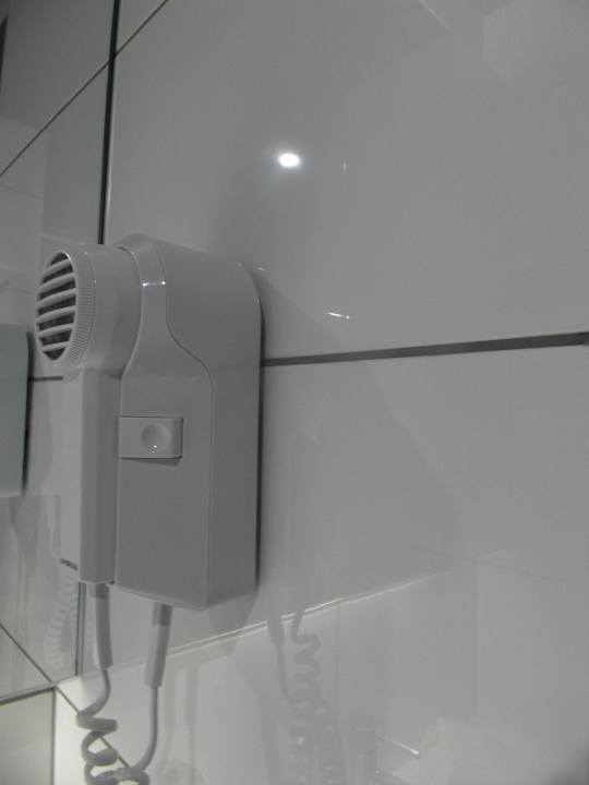 The bathroom ibis Melbourne Swanston Street