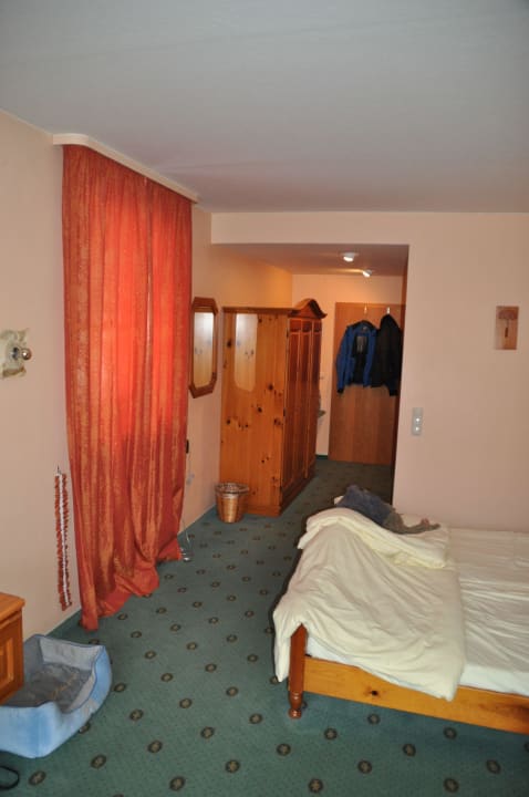 Blick zur Zimmertür Landhaus Sponsel-Regus