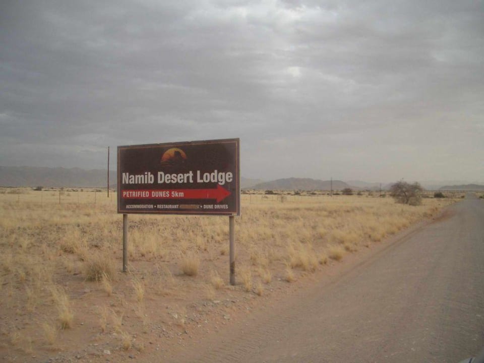 Zufahrt von der C19 Namib Desert Lodge