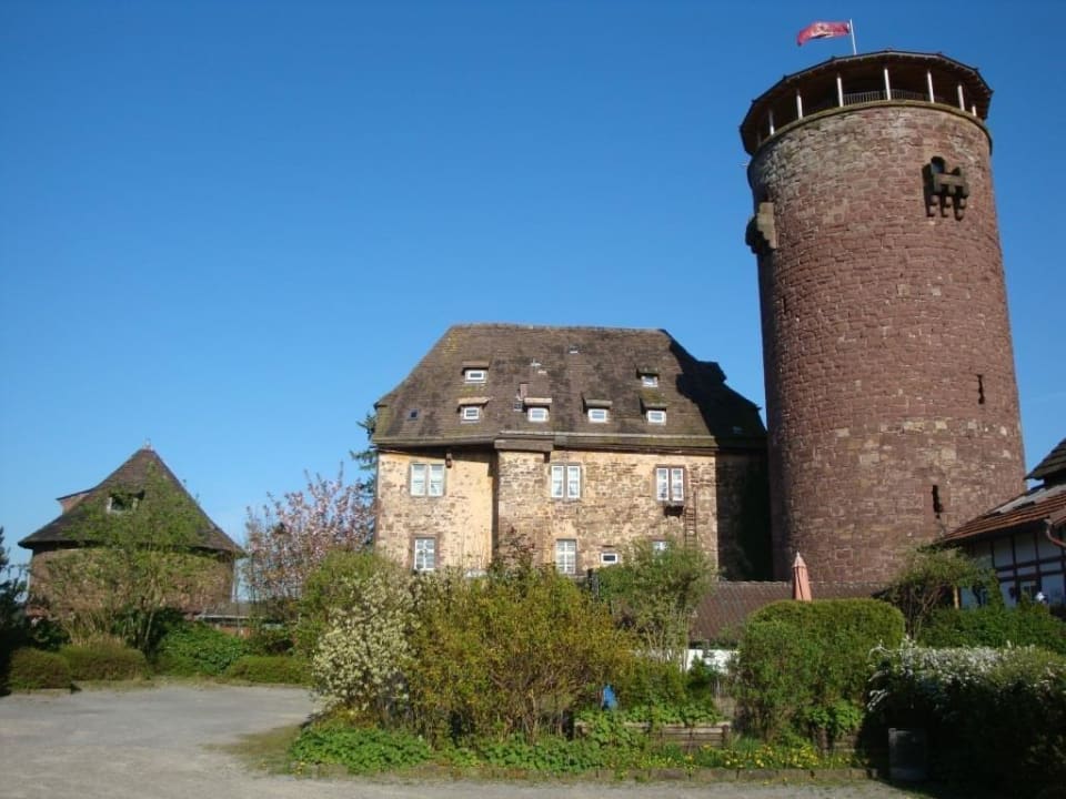 Sicht vom Parkplatz aus Burghotel Trendelburg