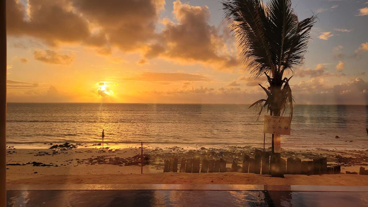 Zimmer Reef & Beach Resort