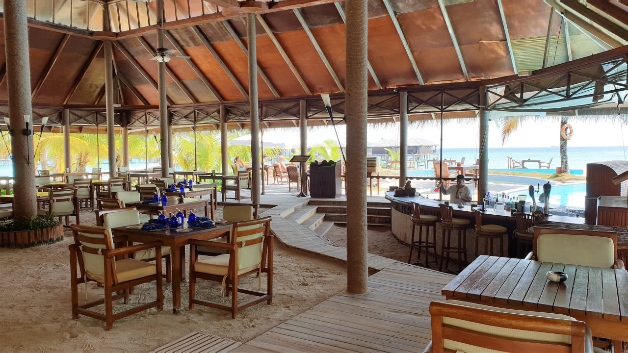 Gastro Filitheyo Island Resort