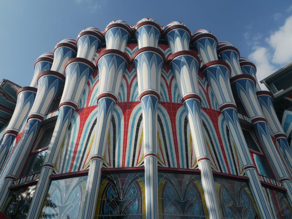 Die Fassade vom Haupteingang Kunsthotel Fuchspalast