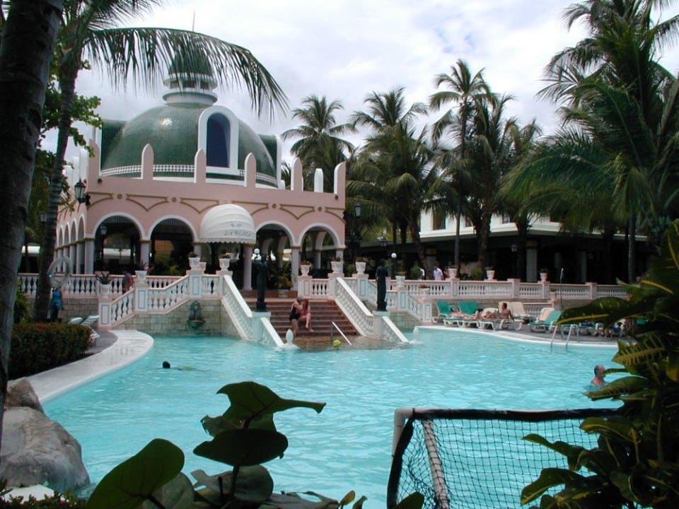 Pool Hotel Riu Bambu