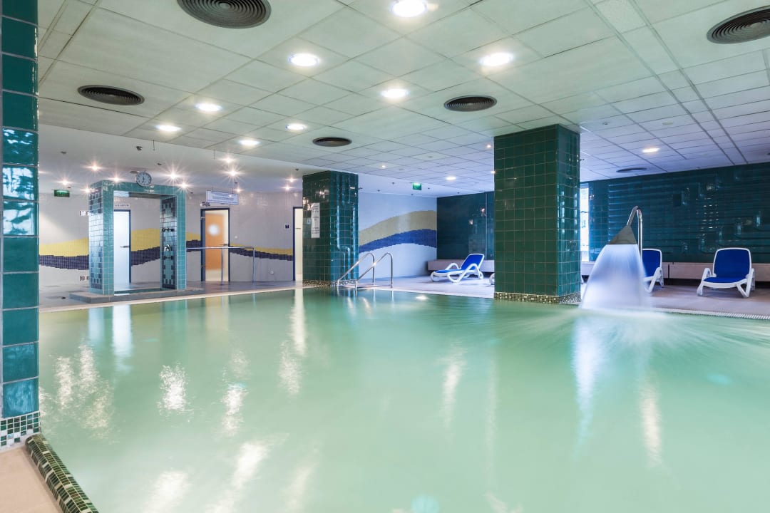 Poolside Danubius Hotel Arena