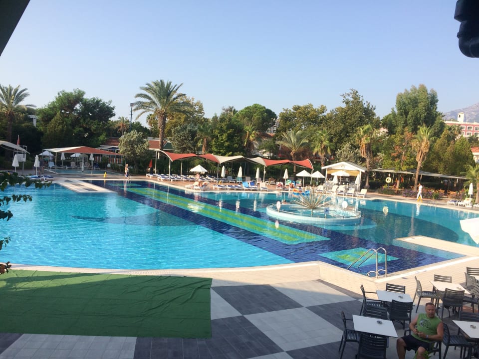 Pool Le Jardin Resort