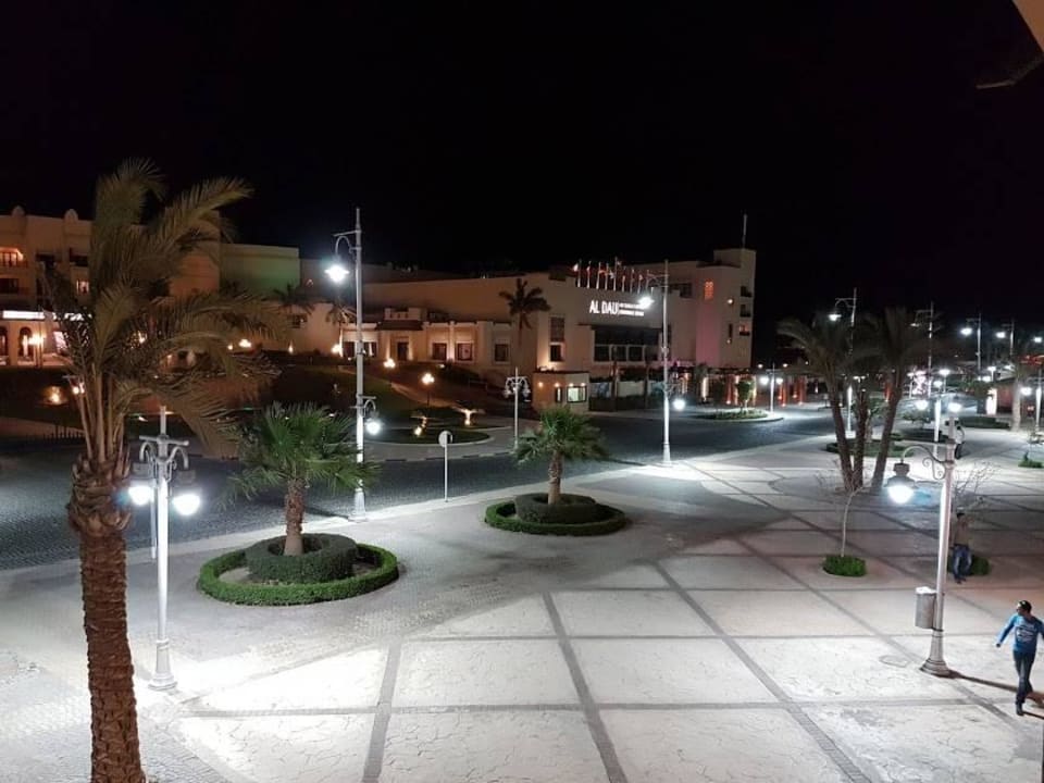 Blick vom Balkon auf die Promenade Steigenberger Aqua Magic