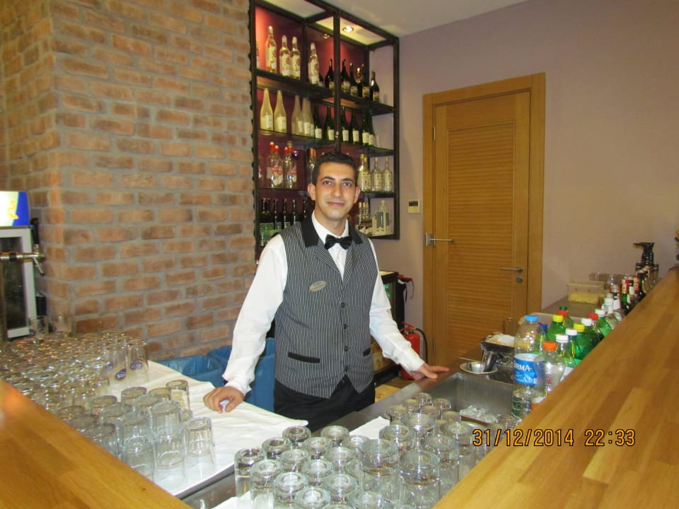 Suleyman in der N= joy Bar Sentido Trendy Verbena Beach