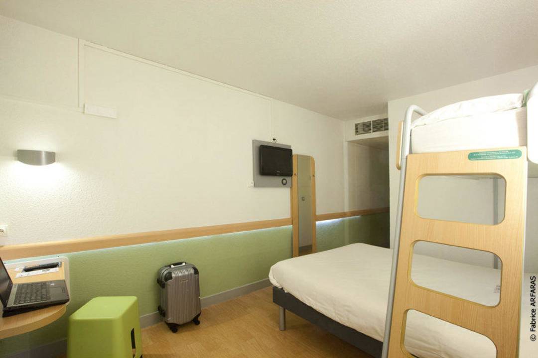 Chambre Triple Hotel Ibis budget Ales Saint Christol