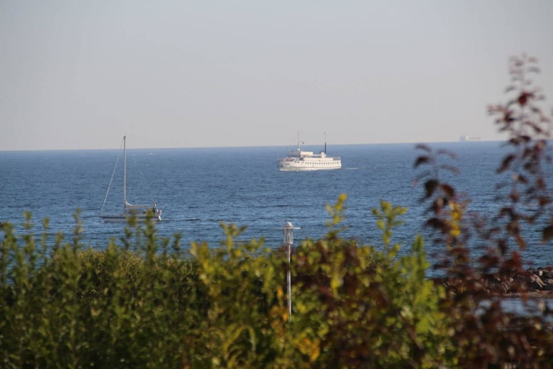 Seitlicher Blick auf die Ostsee Morada Strandhotel Ostseebad Kühlungsborn