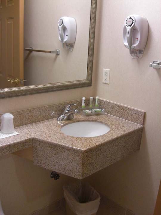 Der Rest vom Bad Queens County Inn and Suites