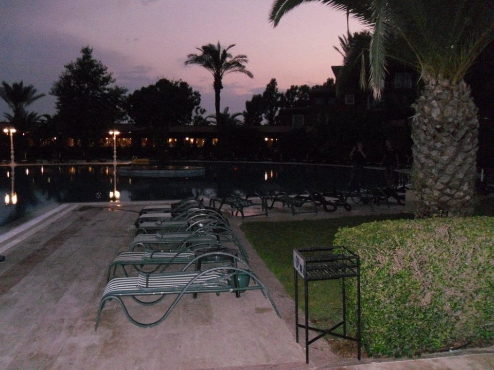 Der Pool am Abend IC Hotels Santai Family Resort