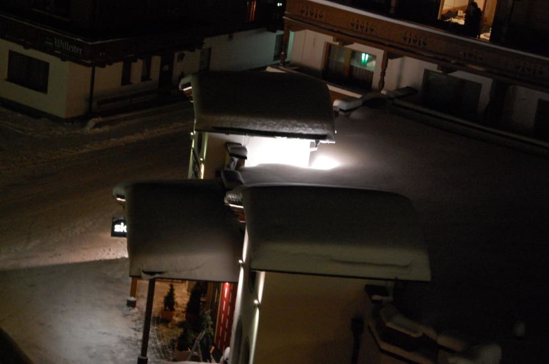 Blick bei Nacht aus dem Zimmerfenster Hotel Berghof Crystal SPA & Sports Hintertux