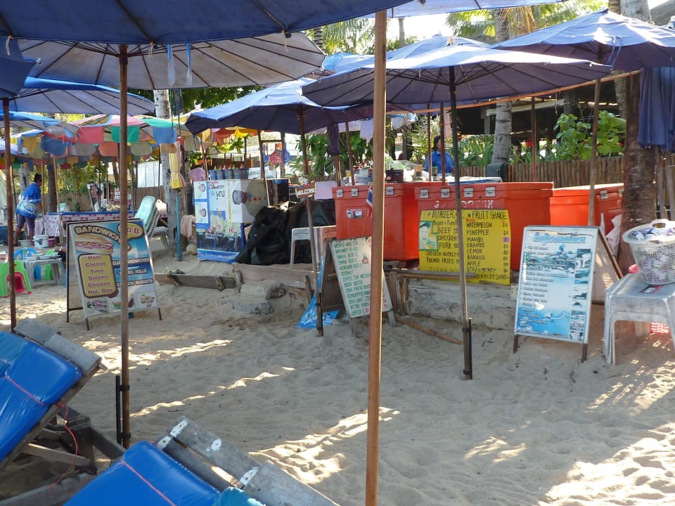 Direkt vorm Hotel Sunprime Kamala Beach