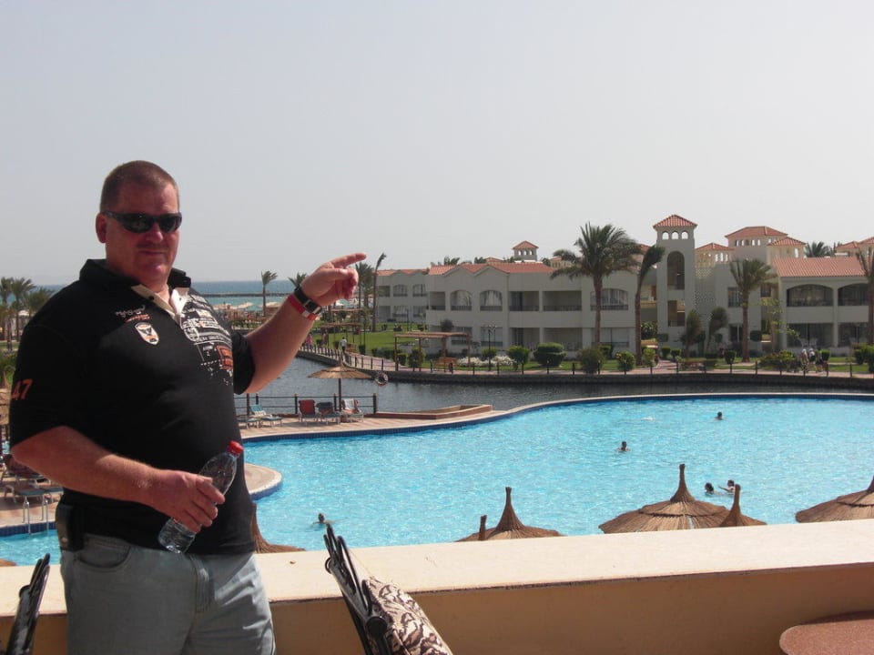Blick über Anlage auf unser Zimmer 3223 Pickalbatros Dana Beach Resort - Hurghada