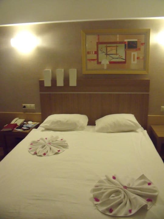 Doppelbett im Familienzimmer Sunis Kumköy Beach Resort Hotel & Spa